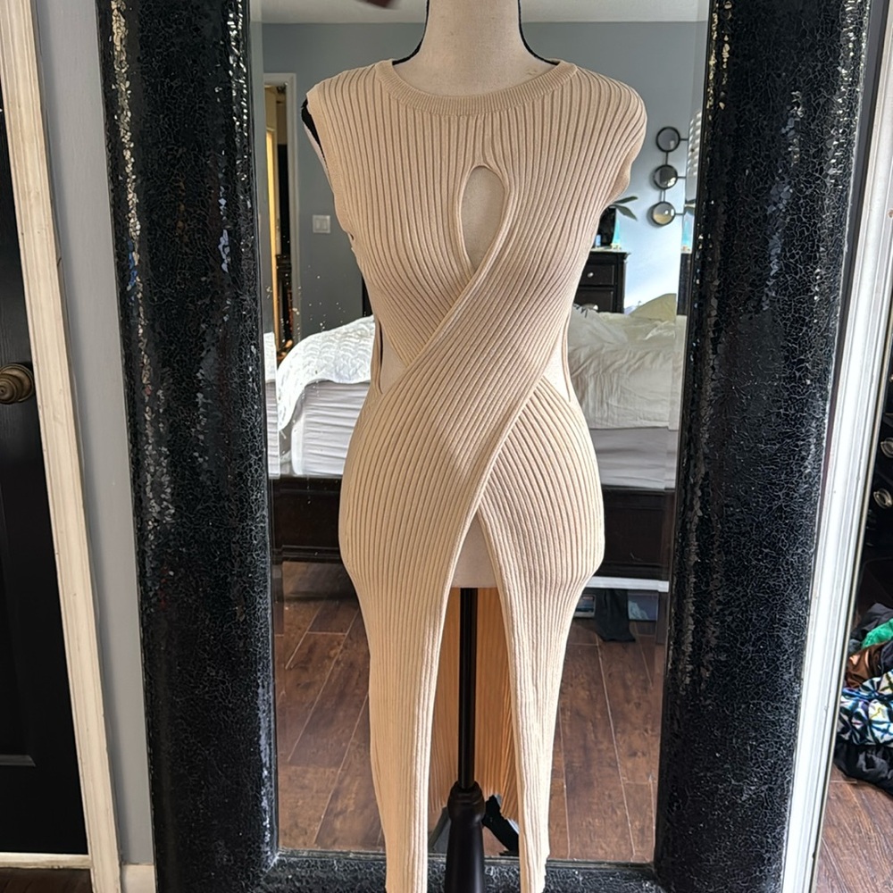 Cool cut out tunic  top 🥰